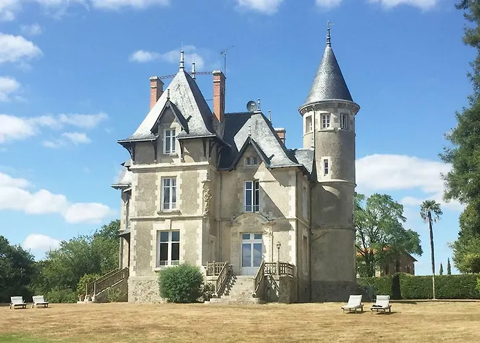 Couette-café Chateau Breduriere 4*